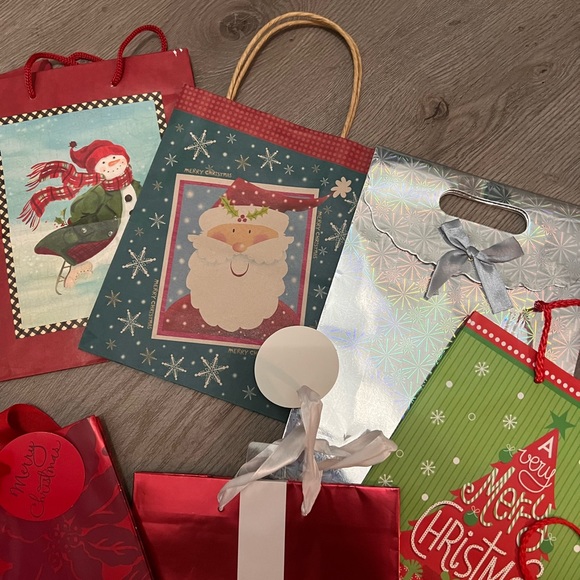 SET OF 11 NEW CHRISTMAS GIFT BAGS - Picture 5 of 7